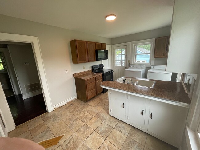Photo - 2 bedroom 1 bathroom house available now!