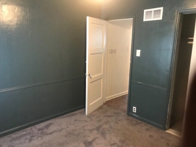 Photo - 2860 Kearney St