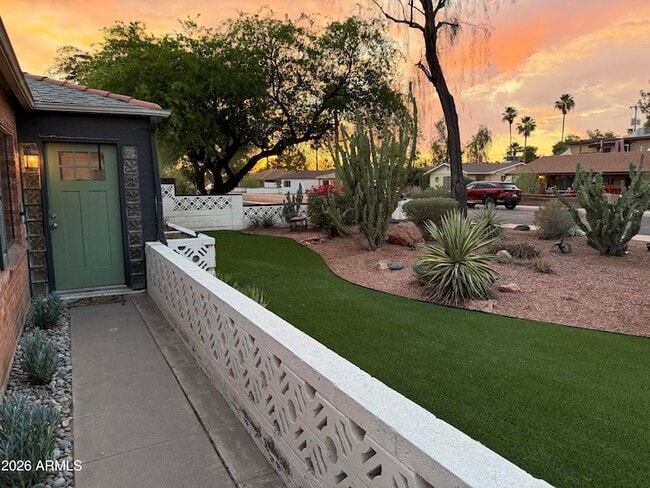 Photo - 705 W Wilshire Dr