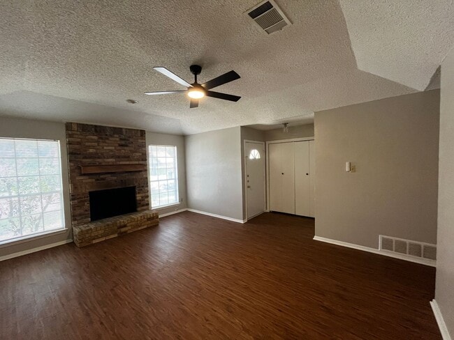 Photo - Beautiful duplex with a one car garage and 1 covered space!