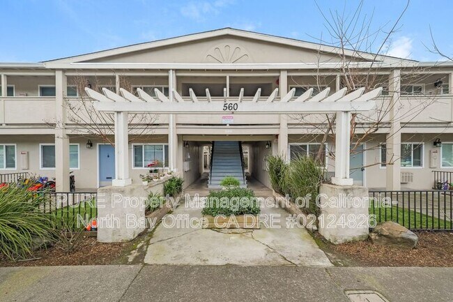 Building Photo - 560 Dexter St