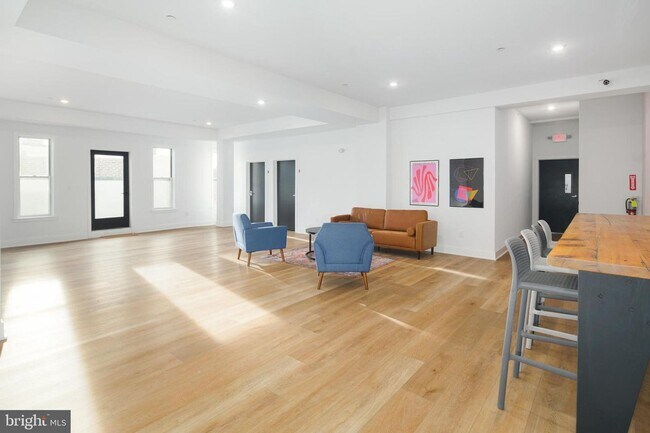 Photo - Modern One Bedroom in Port Richmond! MOVE ... Unit 11