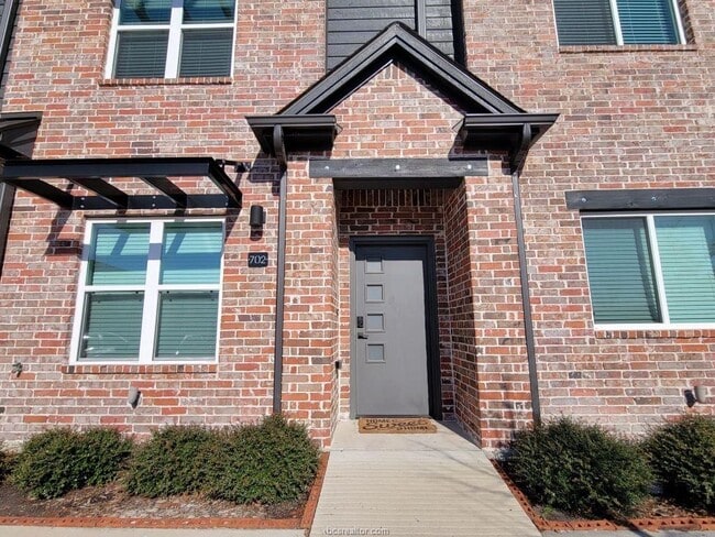 1451 Associates, 702 - 1451 Associates, 702 Condo