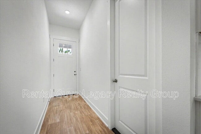 Photo - 5423 Bramhall Rd