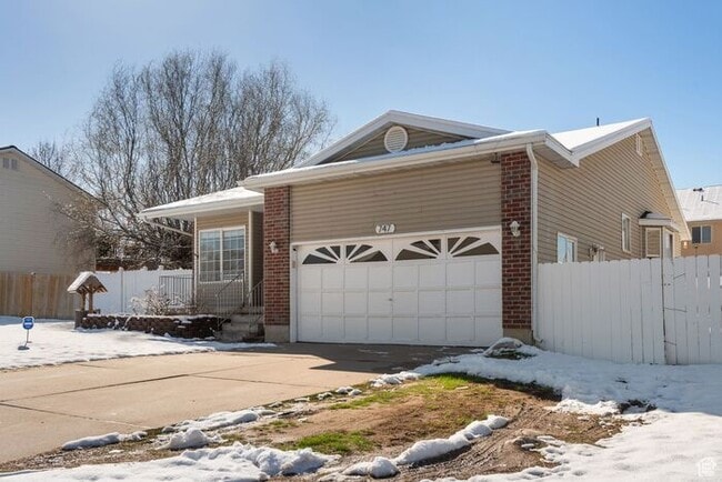 Beautiful Rambler Style Home in Clinton - Beautiful Rambler Style Home in Clinton