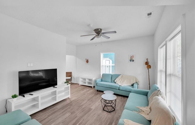 Photo - 1512 Pender St