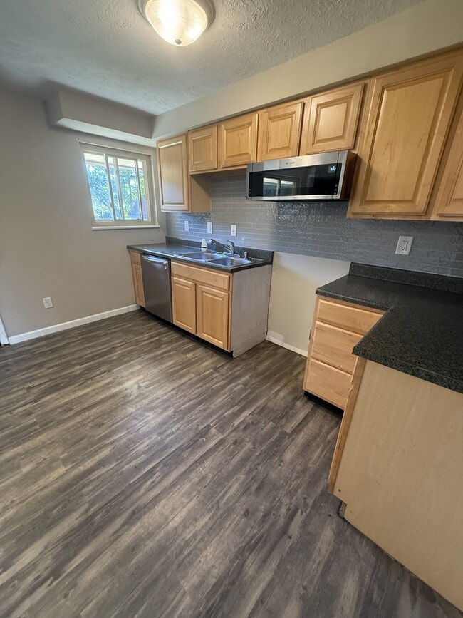 Photo - 6185 Farmborough Dr