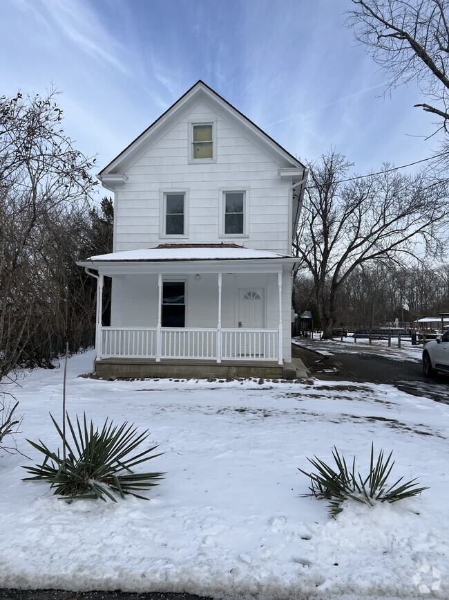 Building Photo - 211 Railroad Ave Rental