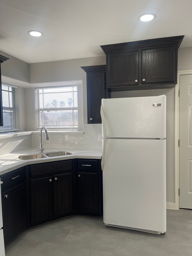 Photo - 404 E 2nd St Unit D