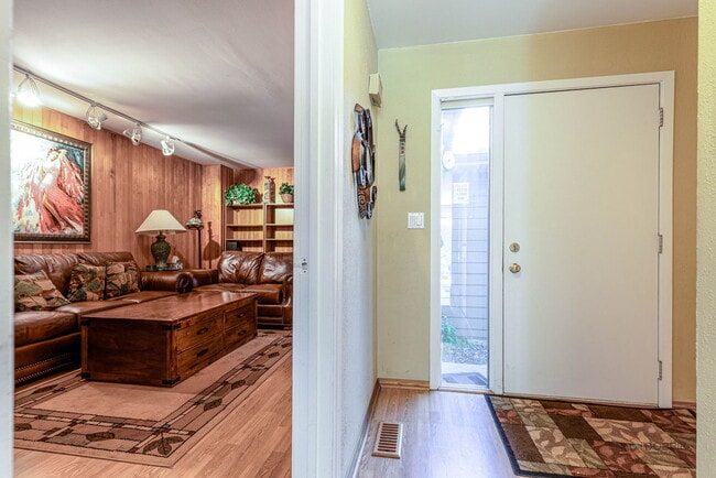 Photo - 707 Mallard Ln