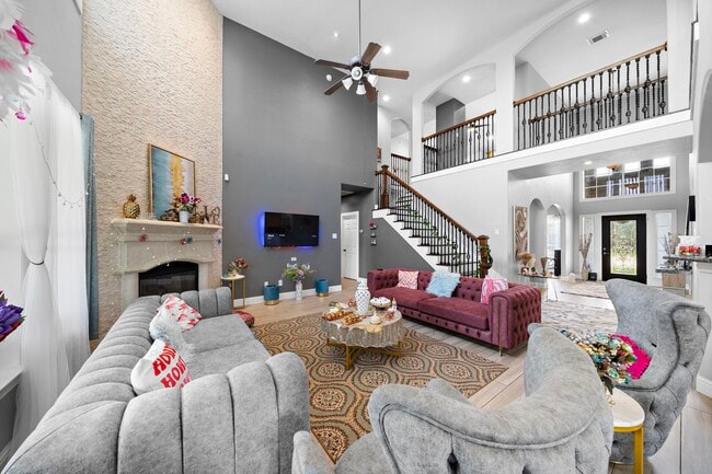 Photo - 815 Arlington Ln