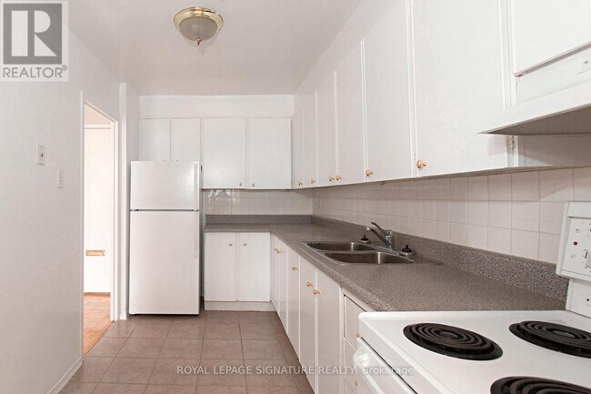 Photo - 525 Eglinton Ave E Unit 203