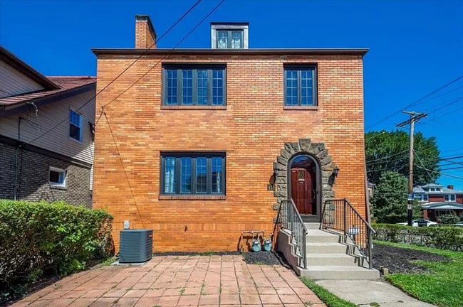 Photo - 433 Winterhill St