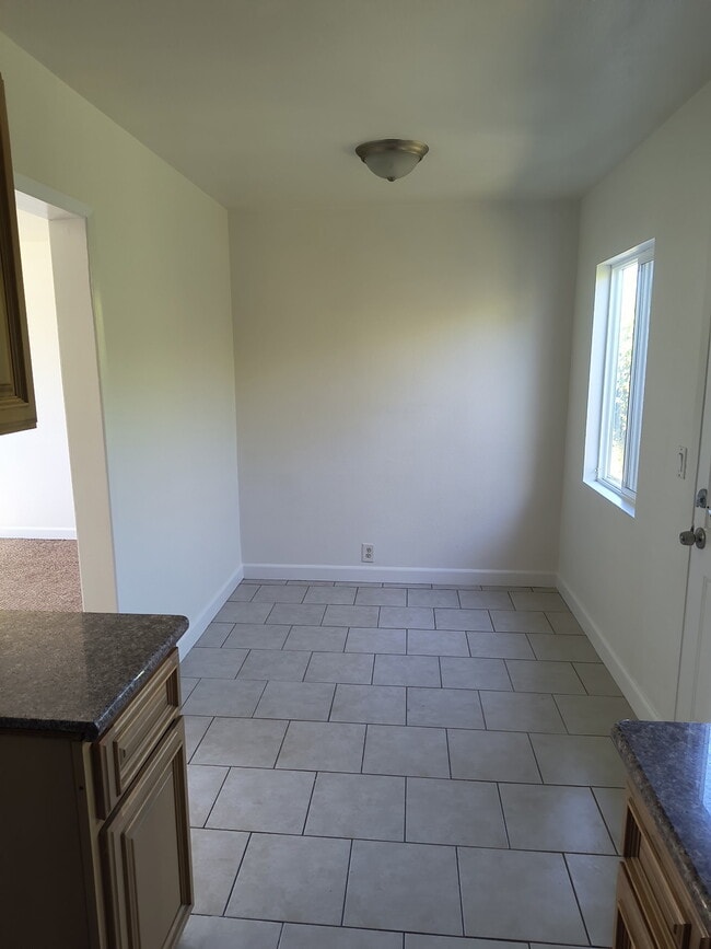 Comedor - 1457 W 219th St Unidad 1457-1/2