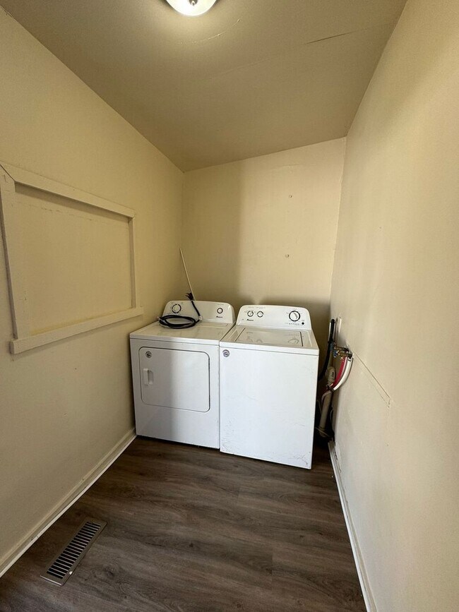 Photo - 1001 W 7th St