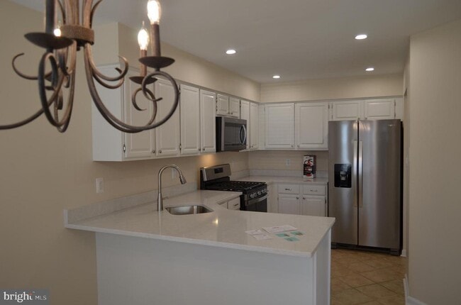 Photo - 13 Stanwyck Ct