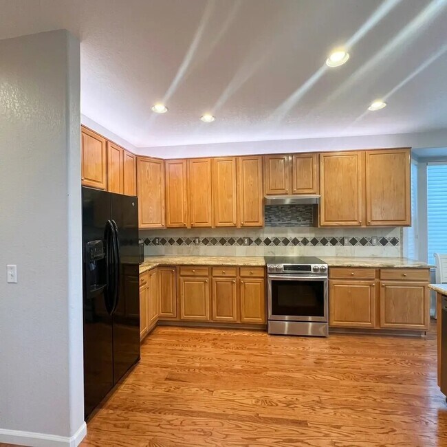 1202 E 100th Pl