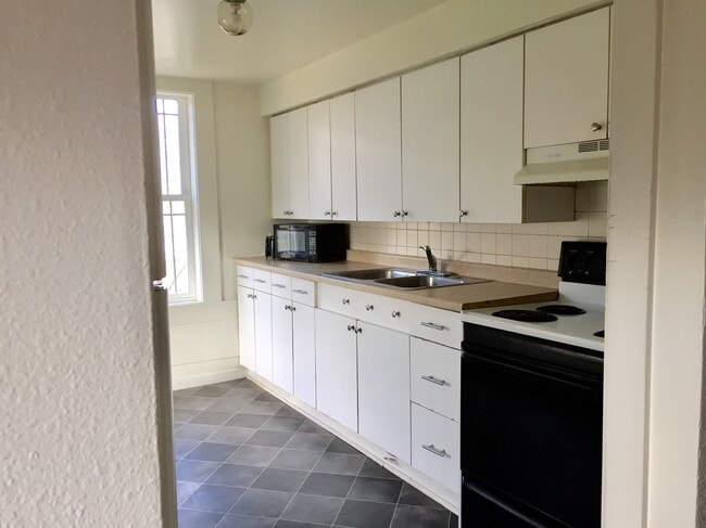828 W Maxwell Ave Unit 2