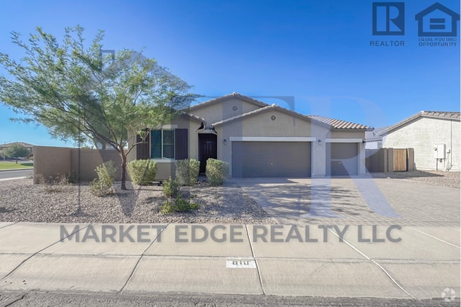 Building Photo - 3Bed/2Bath Home w/3 Car Gar in Casa Grande...