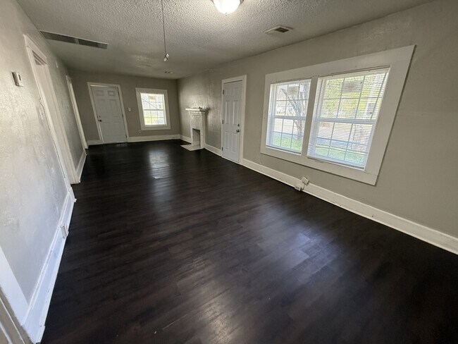 Photo - 728 N Holmes St