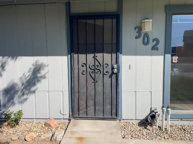 Photo - 302 Lovell Way