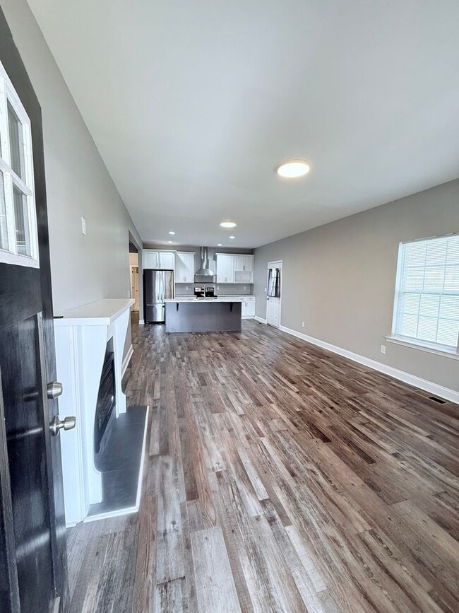 Photo - Shannon (Rome) Bungalow available to move in tomorrow!