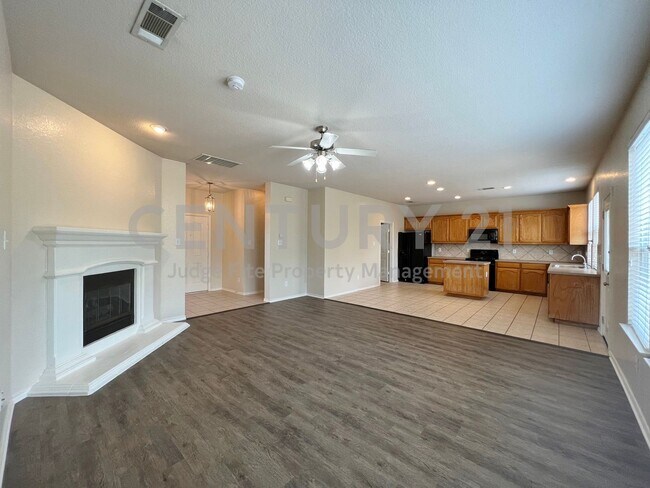 Photo - Spacious 2-Story 3/2.5/2 Located In Eagle ...