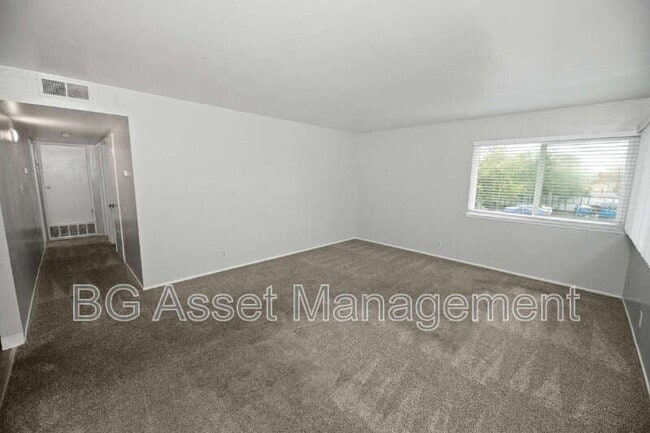 Building Photo - 4621 Ashdale Ct Unit 4