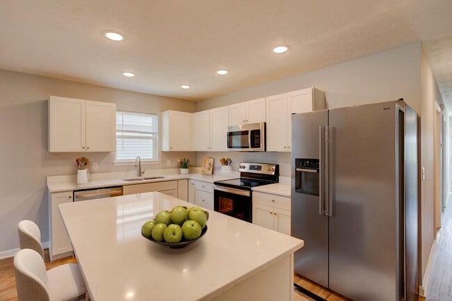 Building Photo - Circle Point Villas