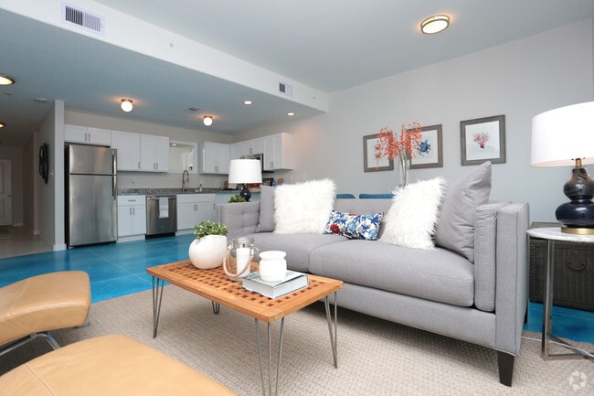 1BR, 1BA 868SF - Living Room