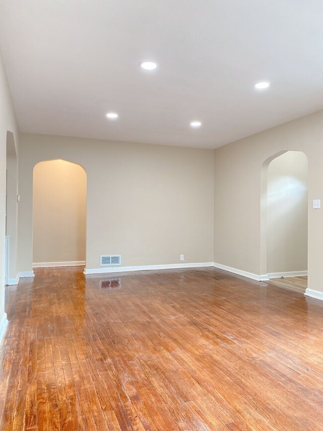 Photo - Beautifully updated 5 bed 2 bath house $2200