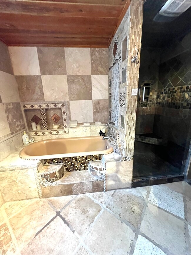 Photo - 1706 Mary St