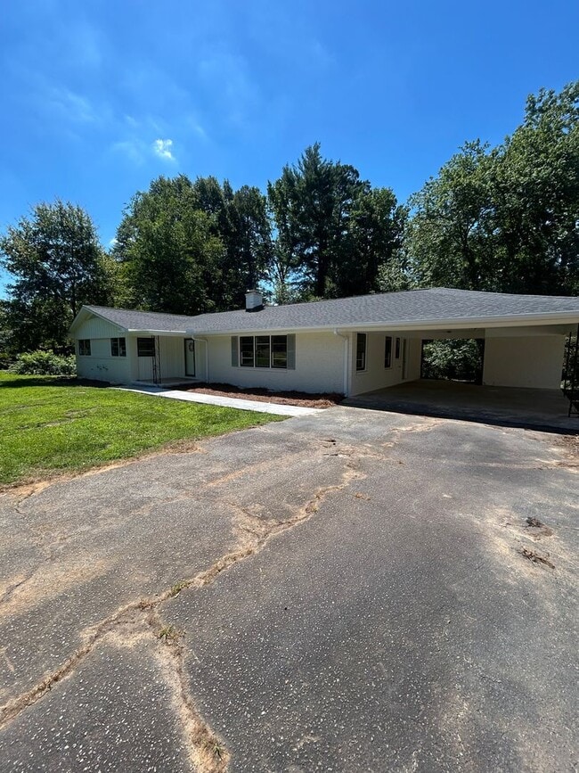 Building Photo - 104 Galaxie Pl