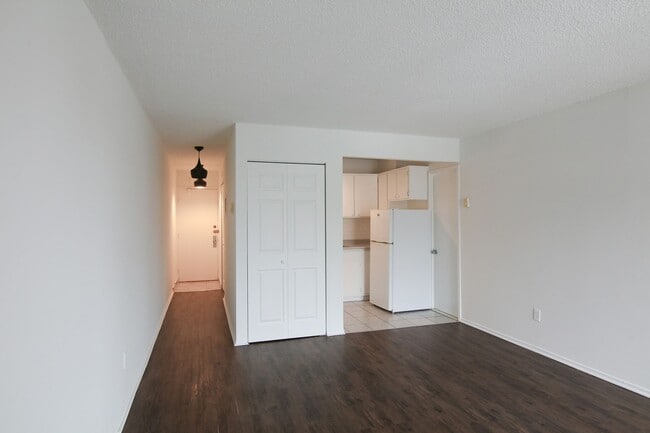 Building Photo - 1595 Rue Rachel E Unit 807