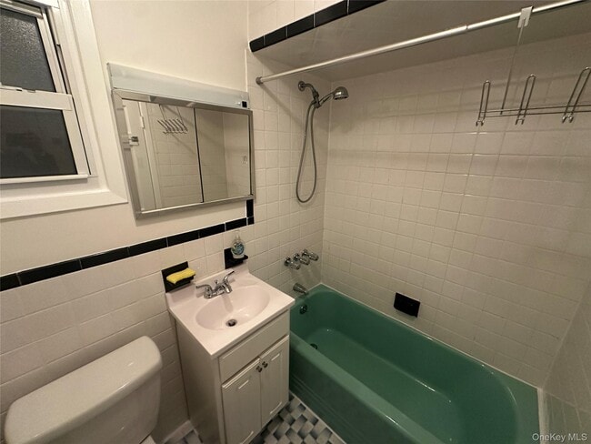 Photo - 32-27 42nd St