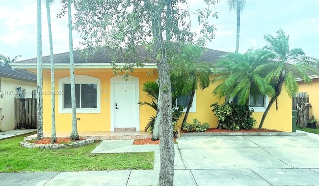 Building Photo - 208 SW 15th Pl Unit 2 Rental