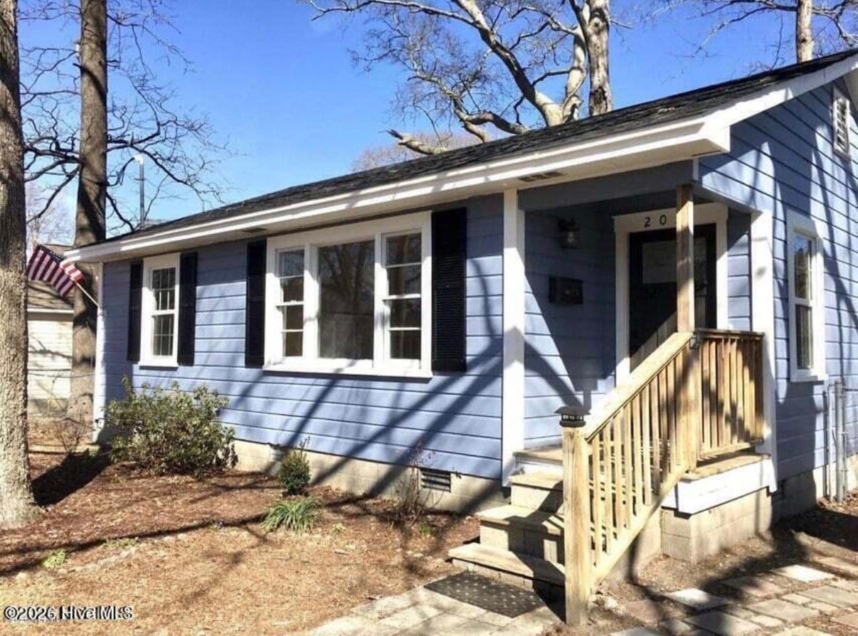 Photo - 203 Red Oak St