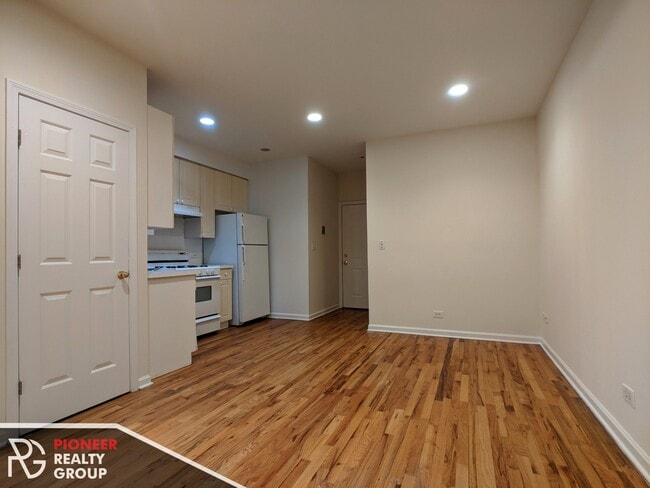 Building Photo - 912 W Dakin St Unit 917-308