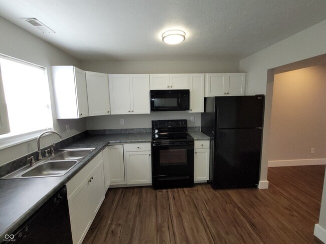Photo - 132 E Center Dr
