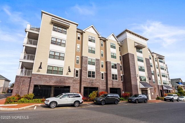 Building Photo - 165 Pavilion Ave Unit 206