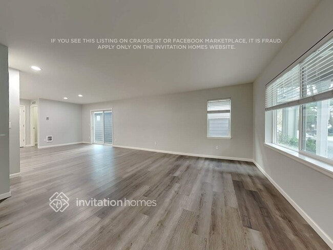 Photo - 3651 London Loop NE