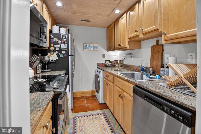 Photo - 4605 MacArthur Blvd NW
