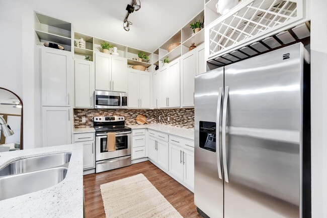 Photo - Varela Westshore Apartments