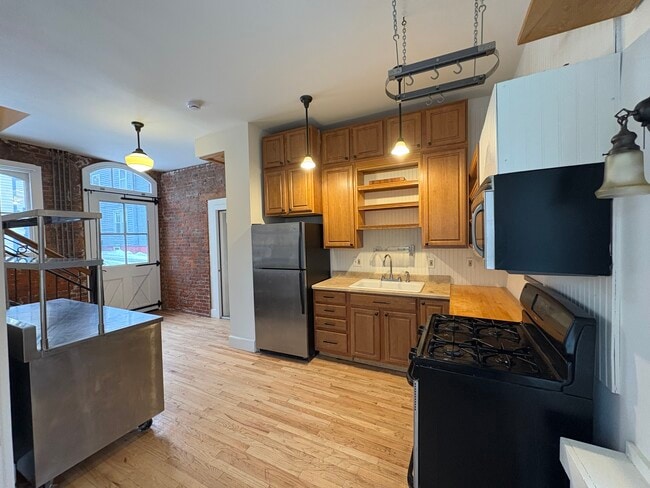 Photo - 10 Grand St Unit Carriage house