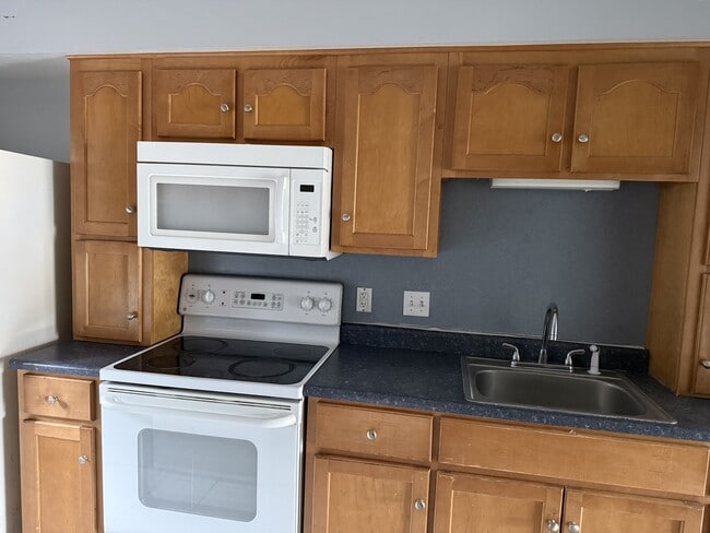 Photo - 901 Olmstead Dr