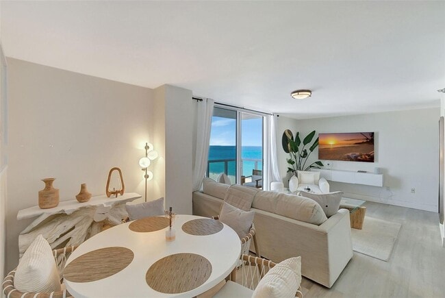 Photo - 2457 Collins Ave