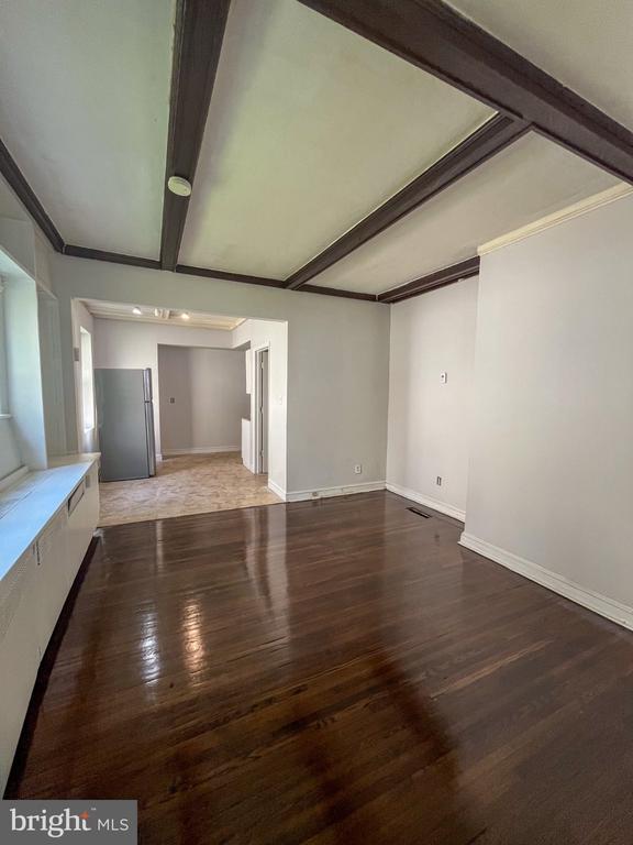 208 Maple Ave