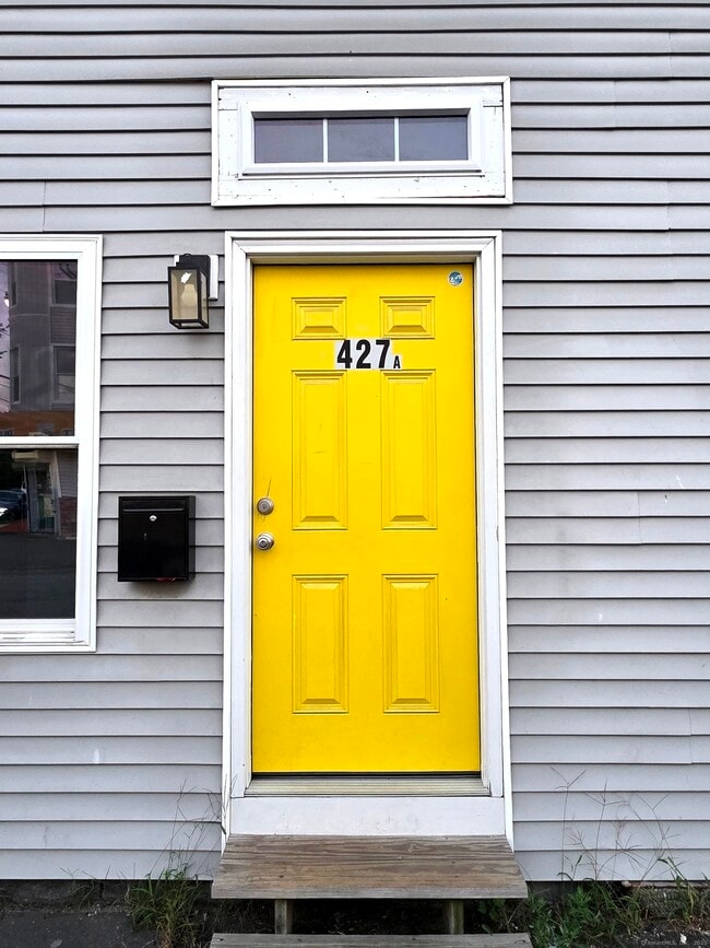 Building Photo - 427 Pembroke St Unit A