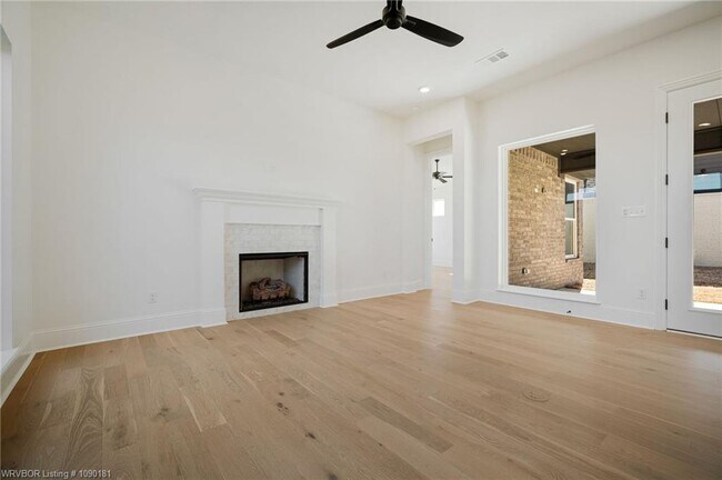 7627 Woodbine Ln