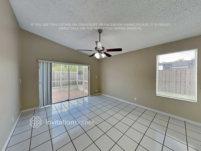 Photo - 16940 SW 142nd Pl